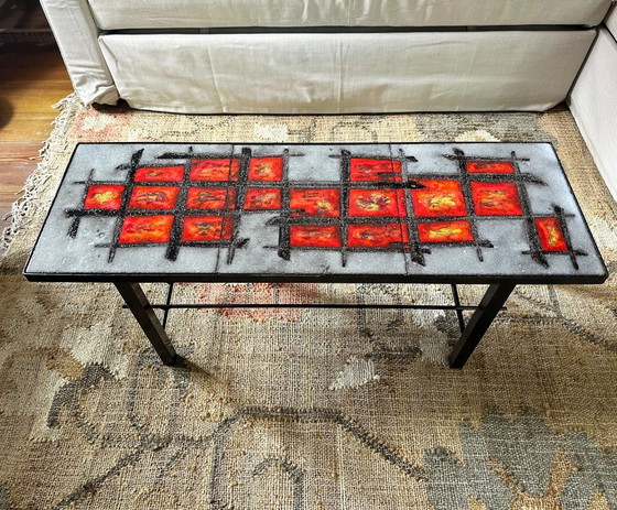 Image 1 of Couchtisch „Cloutier“ aus glasierter Lavakeramik und lackiertem Metall. Frankreich, 1970er Jahre.
