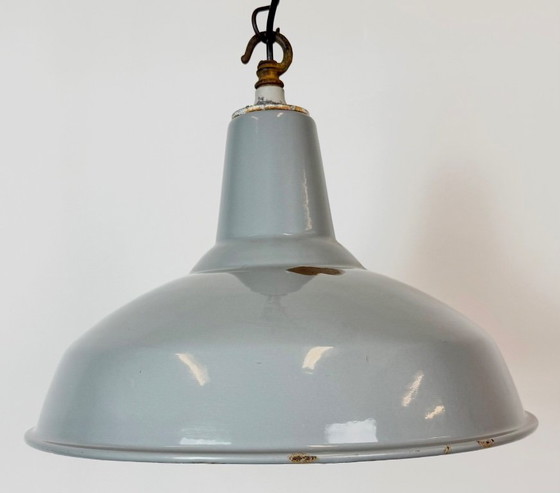 Industrial British Grey Enamel Factory Pendant Lamp, 1960s – Iron (photo 3 of 17)