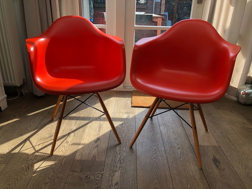 2 Vitra stoelen