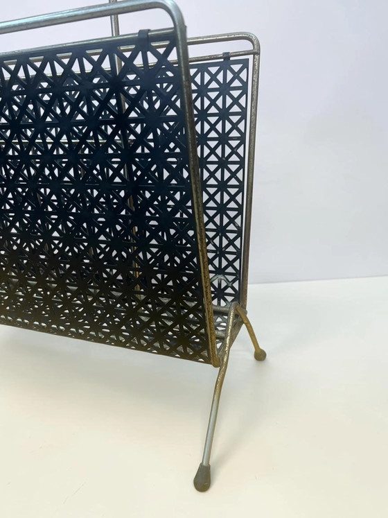Vintage Newspaper Stand Brass & Black – Mid Century Magazine Rack with Wooden Handle | 1960s Design Magazine (photo 6 of 8)
