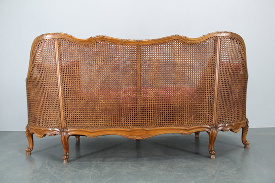 Image 1 of Antico divano intagliato con sponde a canne, Cecoslovacchia