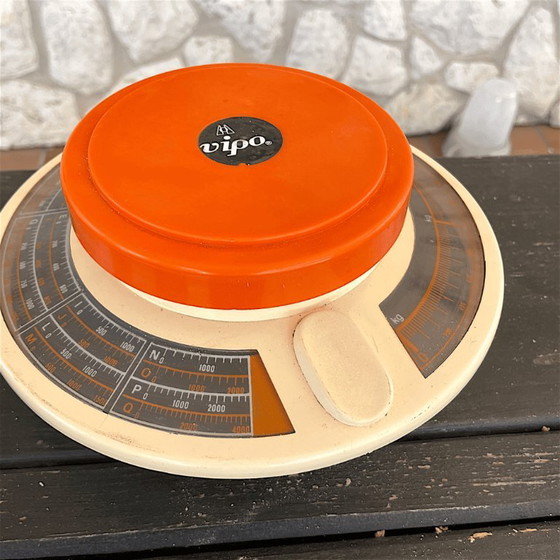 Space Age Fliegende Untertasse Orange Retro Mechanische Küchenwaage mit Kalorienzähler, 1970er – Vipo (photo 4 of 9)