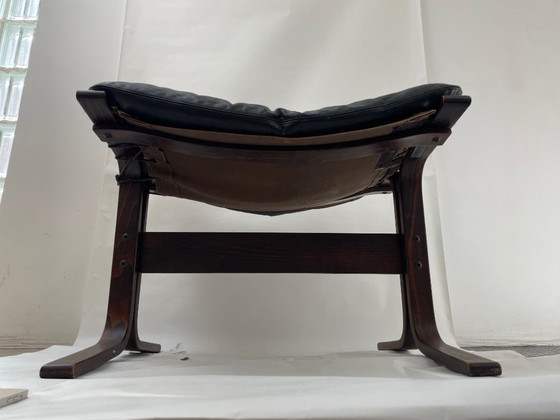 Image 1 of Siesta armchair and footrest in black leather and mahogany wood