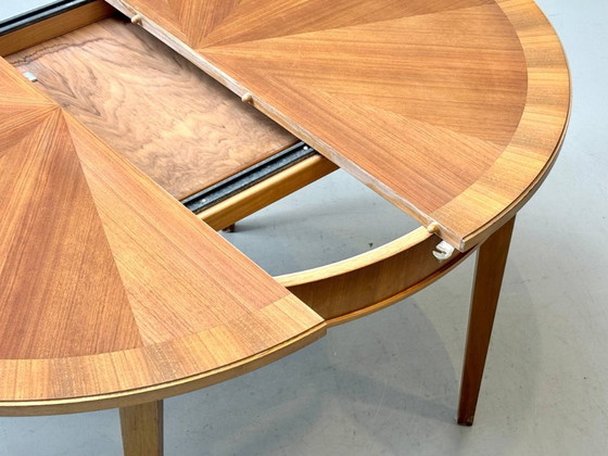 Image 1 of Tavolo rotondo allungabile in legno di ciliegio con impiallacciatura a stella, anni '50