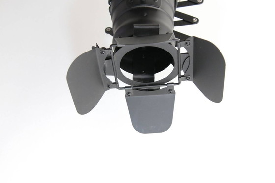 Image 1 of Lámpara de techo y de pared en estudio fotográfico con diseño de pantógrafo – extensible de forma continua