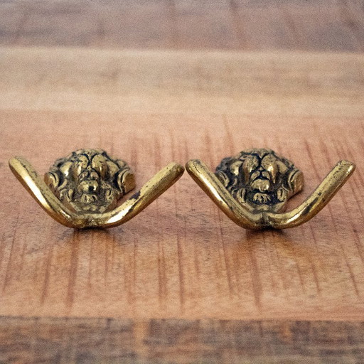 Juego de 2 percheros decorativos vintage de latón con cabeza de león.