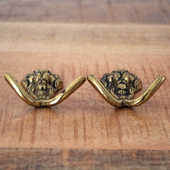Image 1 of Set di 2 appendiabiti decorativi vintage in ottone con testa di leone