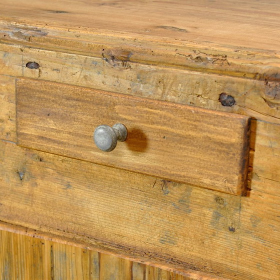 Rustikaler Kiefernschrank, um 1920 – Schränke, Iron, Wood (photo 9 of 11)