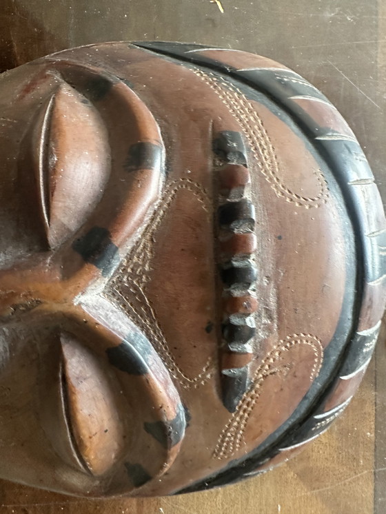 Image 1 of Petit masque Africain en bois sculpté début XX e siècle