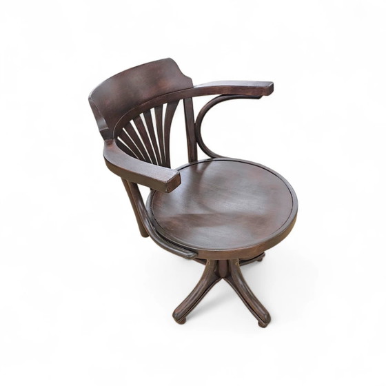 Silla de escritorio giratoria de madera curvada estilo Viennese Secessionist / Art Nouveau

Ancho 60 (photo 4 of 14)