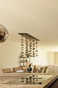 Moderne Deckenleuchte mit Glaskugeln