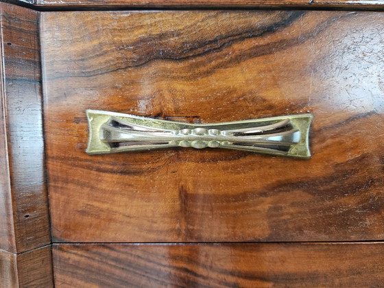 Image 1 of Commode Art déco des années 1940 en noyer, à 4 tiroirs et poignées en laiton
