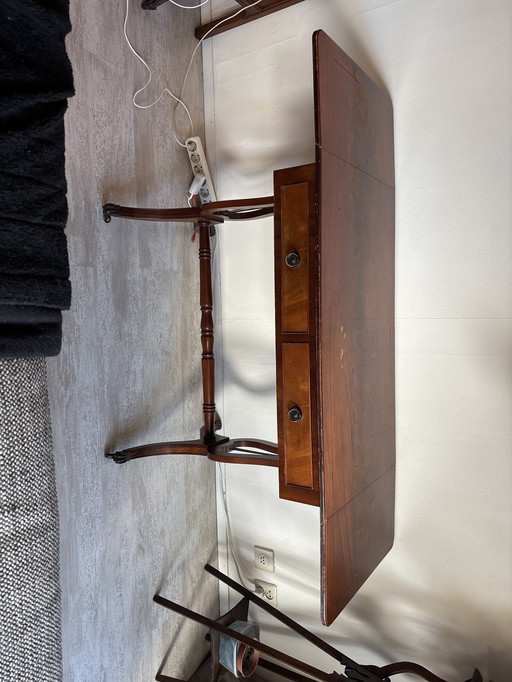 Scrivania antica in mogano