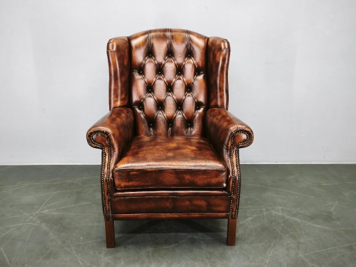 Poltrona Chesterfield contemporanea in pelle con schienale alto, realizzata a mano, anni 2010. – fauteuils, Leather