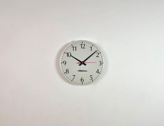 Image 1 of Vintage kantoorwandklok van Elektročas, jaren 90.