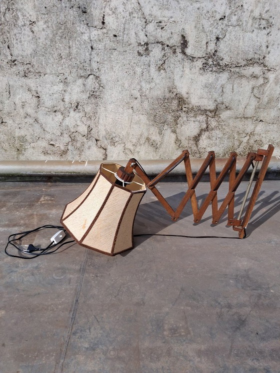 Image 1 of Originale Scherenlampe aus Holz, 1950.