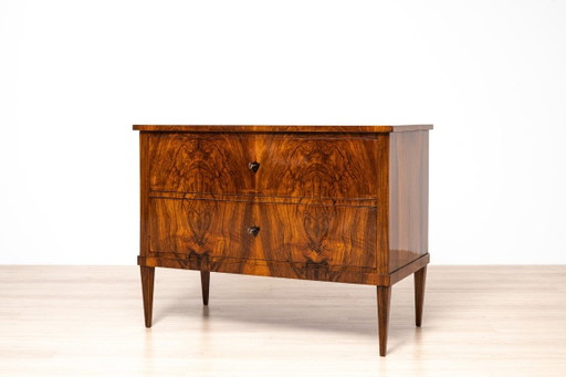 Biedermeier commode met twee lades van notenhout met Franse lakafwerking, Duitsland, circa 1850 – ladekasten (photo 2 of 15)