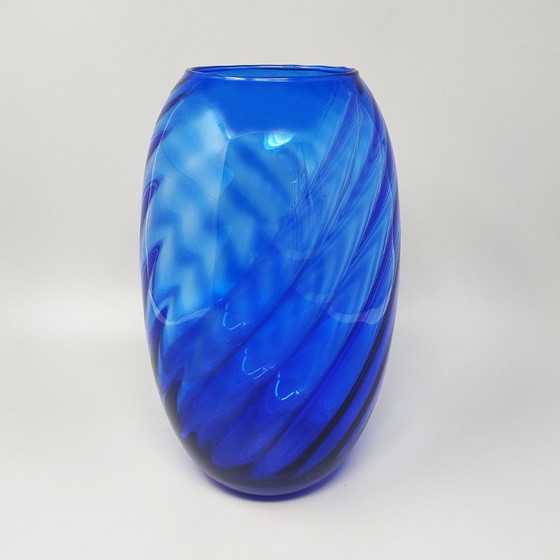 Wunderschöne große blaue Vase aus den 1970er Jahren von Ind. Vetraria Valdarnese. Hergestellt in Italien. (photo 2 of 7)