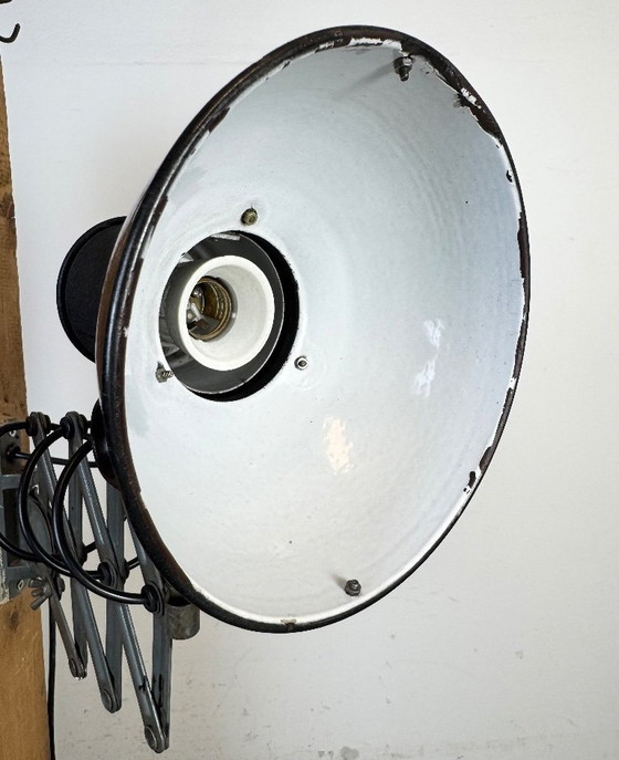 Image 1 of Industriële zwarte geëmailleerde schaarwandlamp, jaren 50