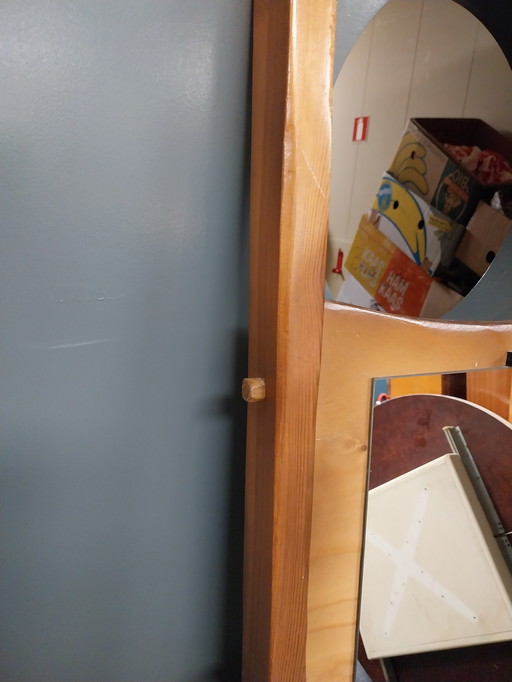 1x freestanding mirror