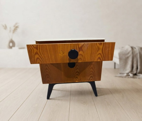 Volledig gerestaureerd nachtkastje van Jindřich Halabala voor UP Závody, Mid-Century Modern, jaren 50, (photo 14 of 16)