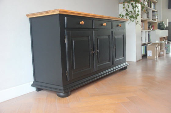 Credenza nera con piano e cassetti in rovere. – Credenze, Metal, Wood (photo 3 of 12)