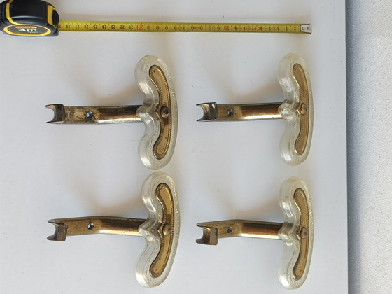 Image 1 of Set van 4 vintage wandhaken van verguld metaal en decoratief plastic – Italiaans design uit de jaren 1950/60