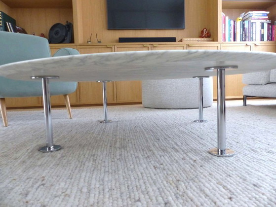 Image 1 of "Grasshopper Coffee Table" in satin-finish Statuarietto marble by Knoll, designed by Piero Lissoni - 120 cm