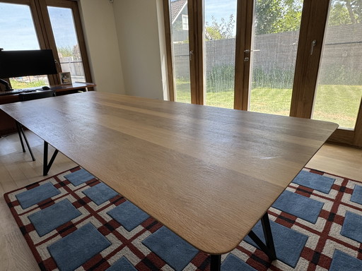Studio Henk Oak with Butterfly Legs 240x90 cm Table – eettafels, Metal, Wood