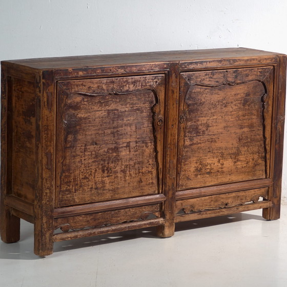 Credenza in pino con due ante e pannelli smerlati – Cina, circa 1950 – Credenze (photo 4 of 40)