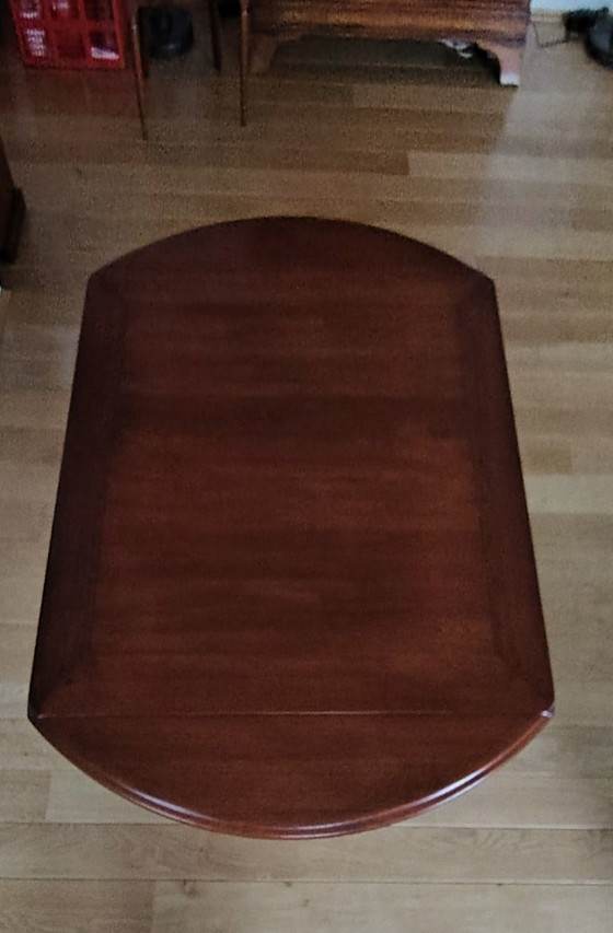 Image 1 of Dining table , round with folding sides