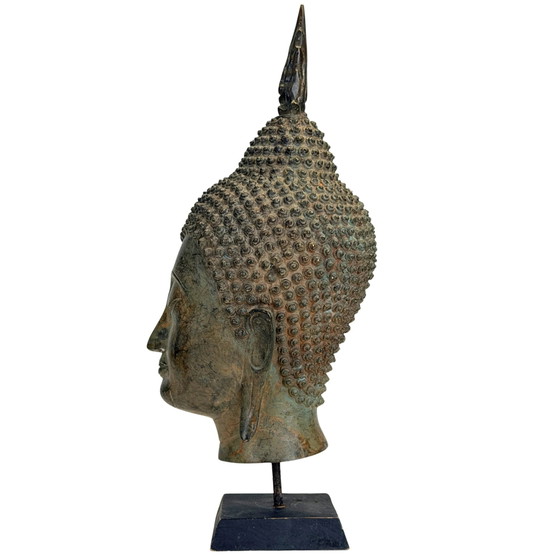 Antique Thai Bronze Buddha – Head & Hand on Museum Stand – 19th Century – Sculpture, Metal (photo 6 of 11)