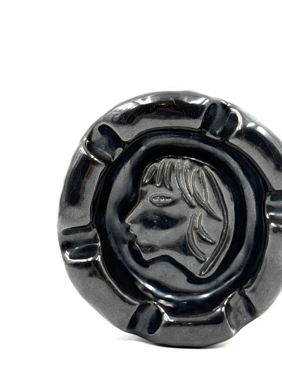 Image 1 of Schwarzer, glasierter Keramik-Aschenbecher aus der Mitte des 20. Jahrhunderts, Accolay Frankreich, 1960er Jahre