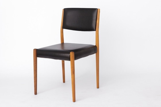 Image 1 of Paire de chaises vintage allemandes, années 1960-1970, en hêtre, revêtement en similicuir noir