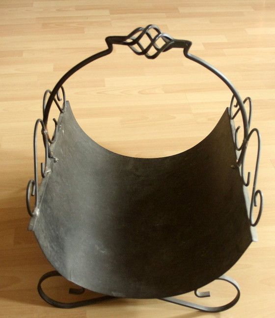 Image 1 of Panier à bûches en fer forgé fait main - Vintage