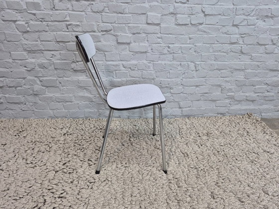 Set di 3 sedie da cucina di design vintage di Brabantia, Formica striata bianca, Paesi Bassi, anni '60 (photo 9 of 11)