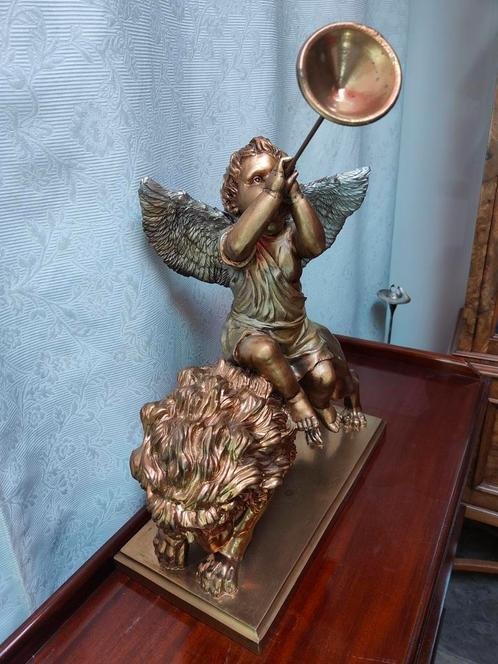 Image 1 of Sculpture Putti sur Lion d'or. Très belle