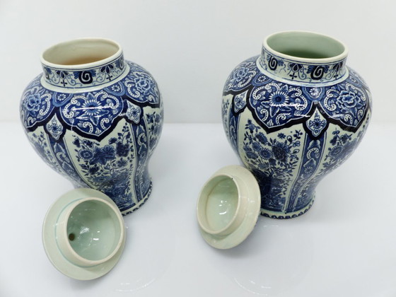 Image 1 of Large pair of blue and white Delft covered pots, floral decoration, 18th-century style