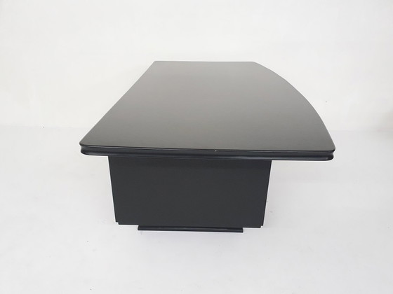 Escritorio ejecutivo de madera negra, década de 1960. – Wood (photo 17 of 21)