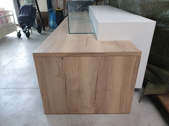 Image 1 of Elegante mostrador con iluminación LED