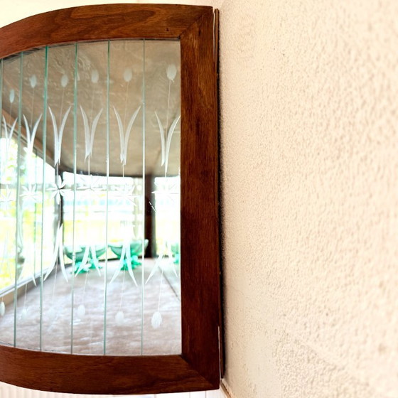 Image 1 of Art-deco stijl hangvitrine met bloemgravure