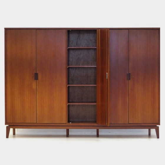Image 1 of Grande armoire vintage 5 portes en teck, style moderne du milieu du siècle, années 1960