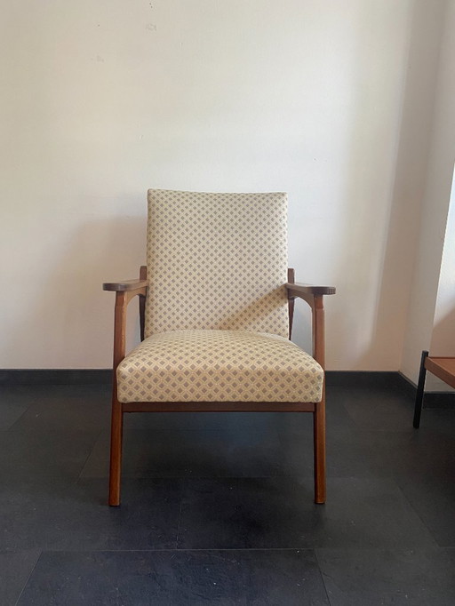 Poltrona d'epoca, appena rivestita