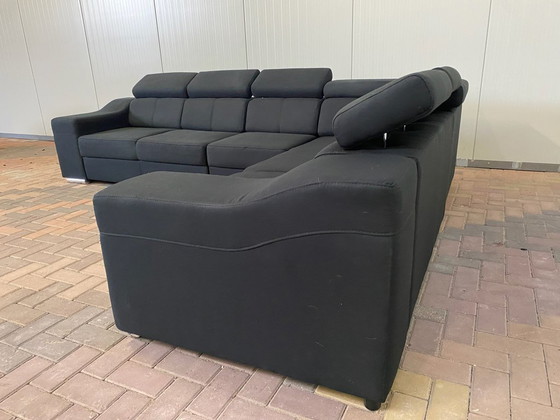 Image 1 of Moderne zwarte stoffen hoekbank