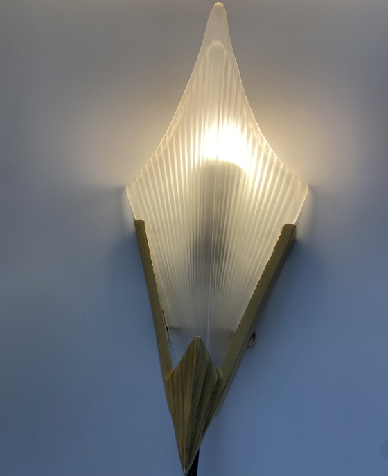 Image 1 of Vintage Art Deco wall lamp - brass with frosted glass - 1970s.