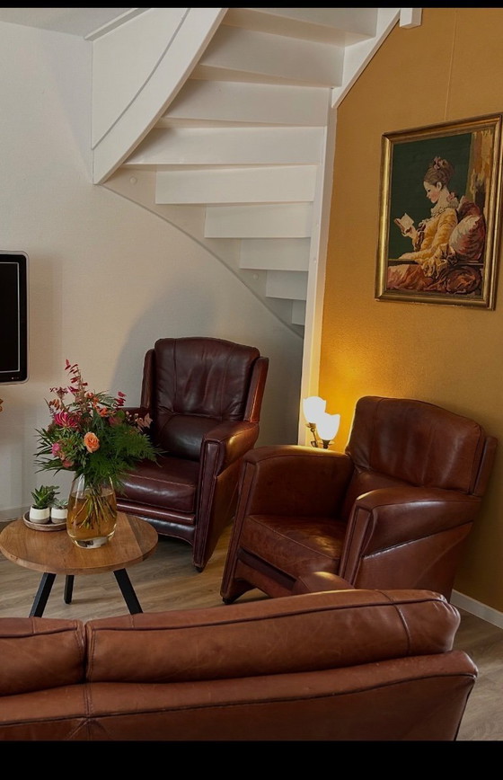 Image 1 of English-style leather seating area