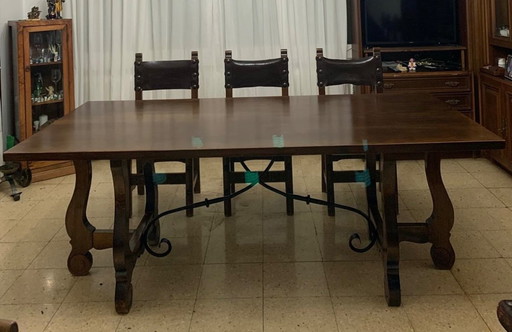 Massiver Holz- und Eisentisch für 12 Personen