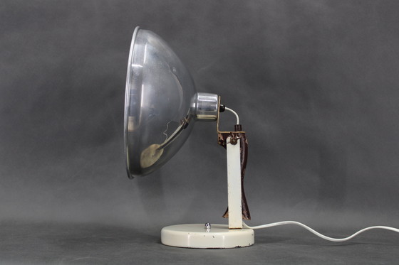 Image 1 of 1950er Tischlampe mit Aluminium-Lampenschirm, Tschechoslowakei