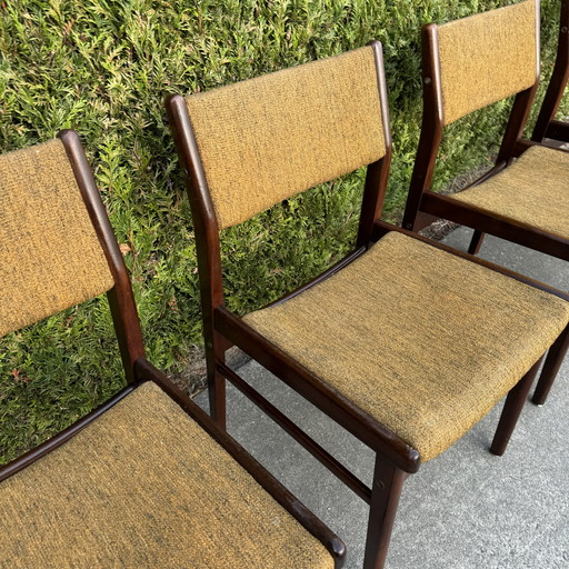 Set Van 4 Scandinavische Stoelen