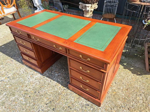Classic English Writing Table, Desk, Desk, With Leather Inlay in New Condition Dimensions 150x75 and 76cm High